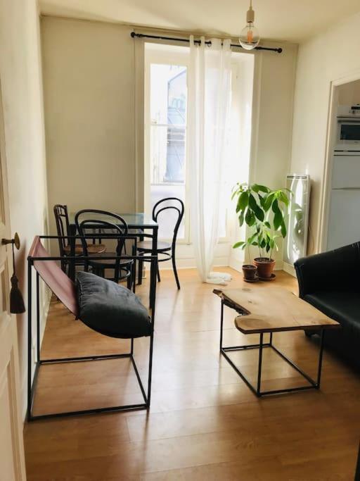 Flat In Apartment Paris